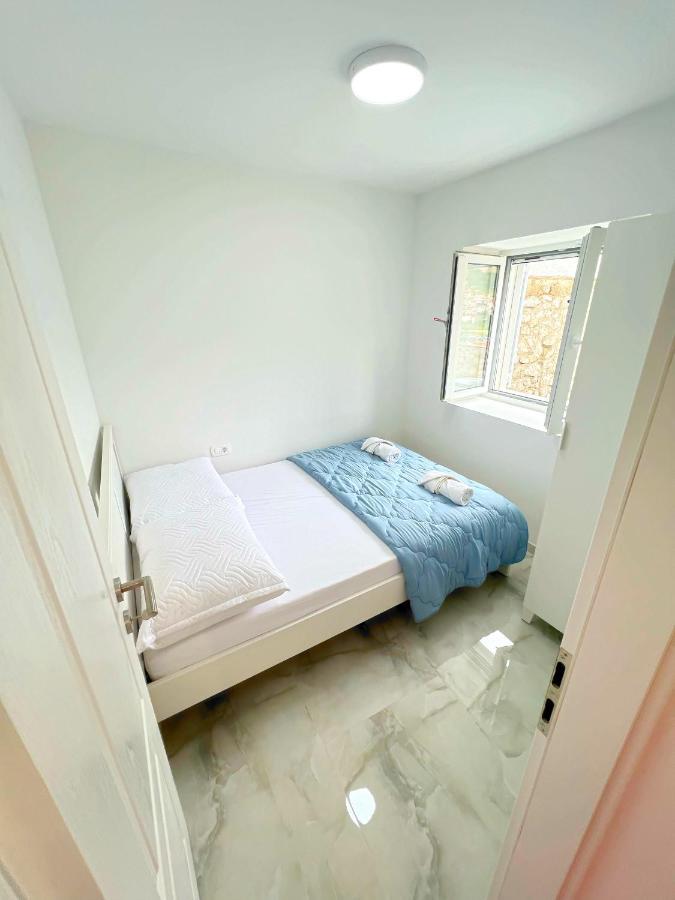 Apartman Laura Mlini Eksteriør billede